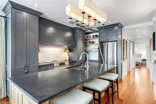 1437 Sandpiper ST, Naples, FL 34102