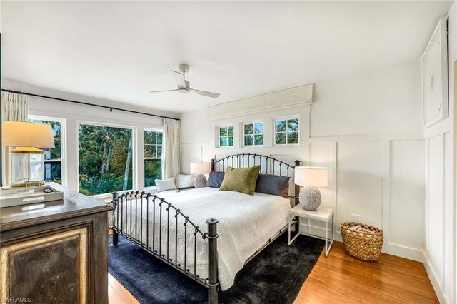 1437 Sandpiper ST, Naples, FL 34102