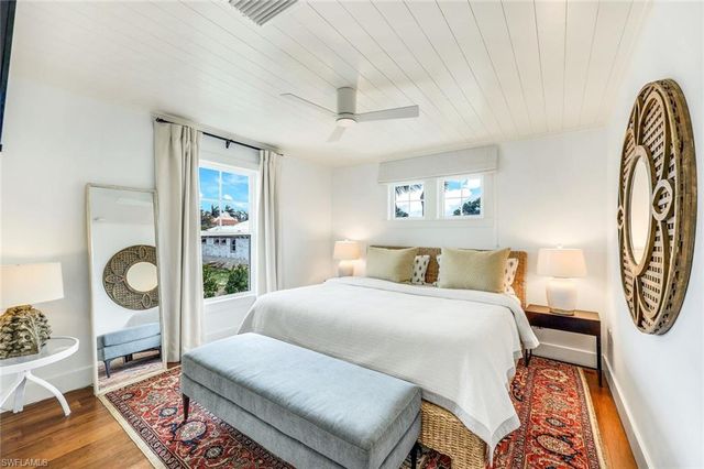 1437 Sandpiper ST, Naples, FL 34102