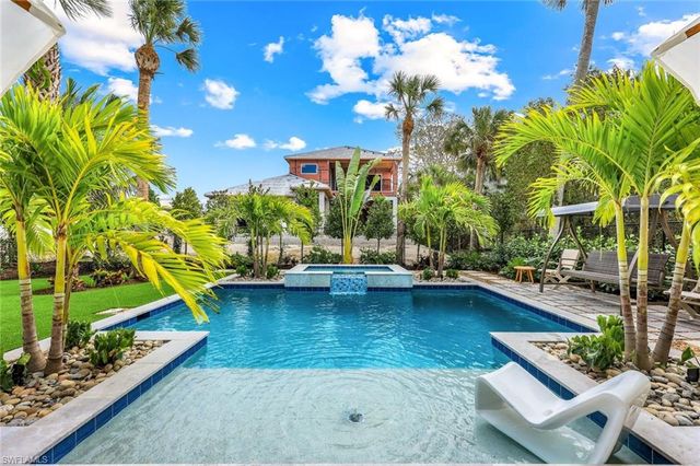 1437 Sandpiper ST, Naples, FL 34102