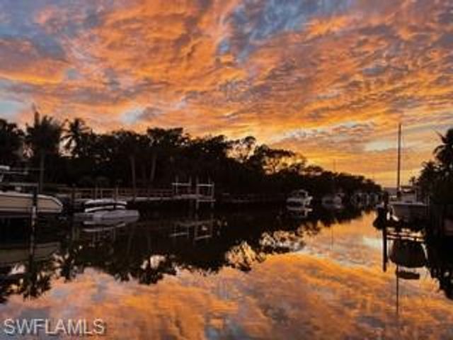 1437 Sandpiper ST, Naples, FL 34102