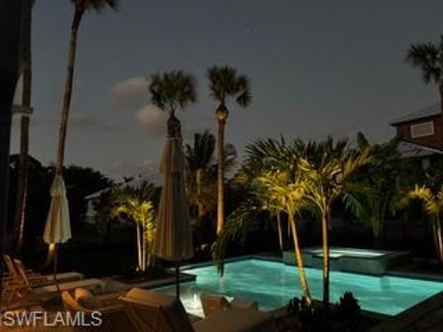 1437 Sandpiper ST, Naples, FL 34102