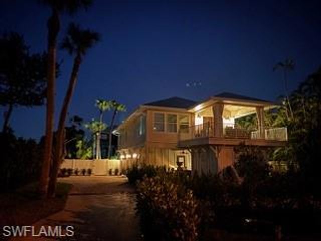 1437 Sandpiper ST, Naples, FL 34102