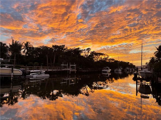 1437 Sandpiper ST, Naples, FL 34102