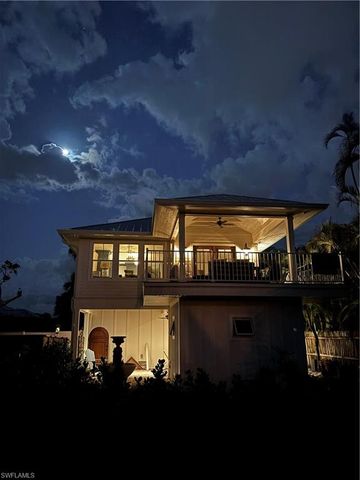 1437 Sandpiper ST, Naples, FL 34102