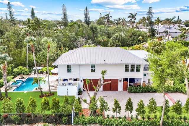 1437 Sandpiper ST, Naples, FL 34102