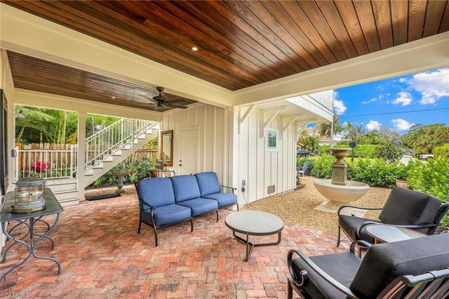 1437 Sandpiper ST, Naples, FL 34102