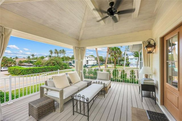 1437 Sandpiper ST, Naples, FL 34102