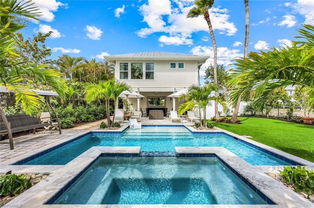 1437 Sandpiper ST, Naples, FL 34102