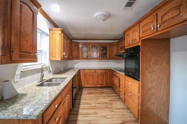 2213 Shady Brook Drive, Bedford, TX 76021