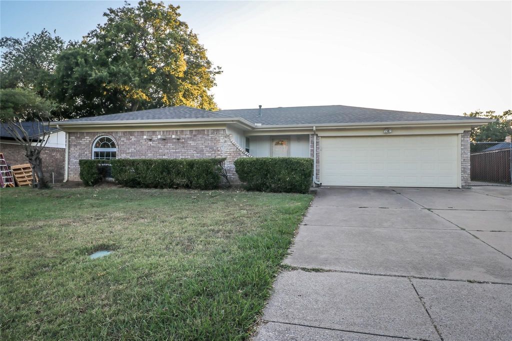 2213 Shady Brook Drive, Bedford, TX 76021