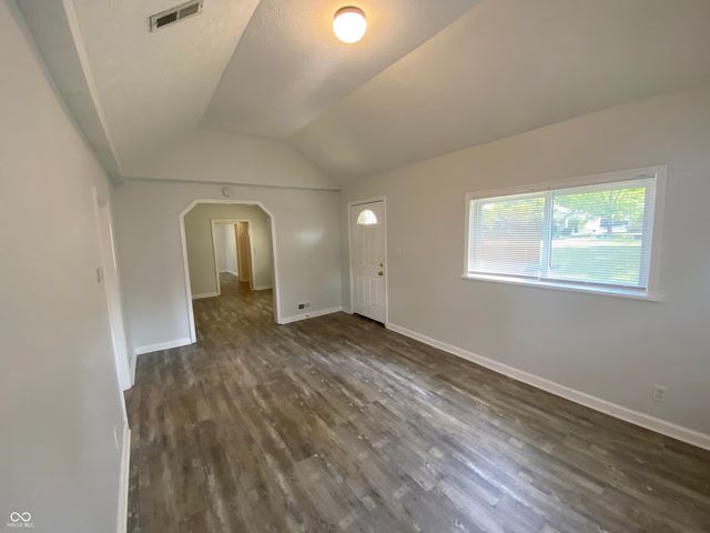 410 N 20th Avenue, Beech Grove, IN 46107