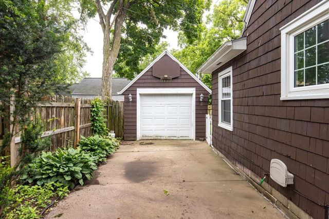 213 W PARKWAY BOULEVARD, Appleton, WI 54911