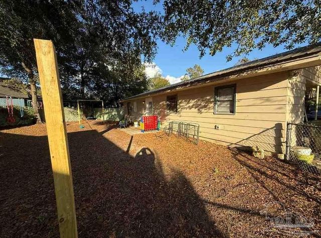 6480 Cypress St, Milton, FL 32570