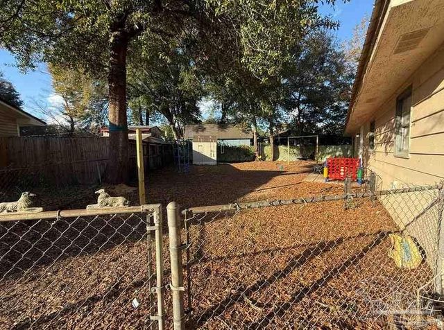 6480 Cypress St, Milton, FL 32570