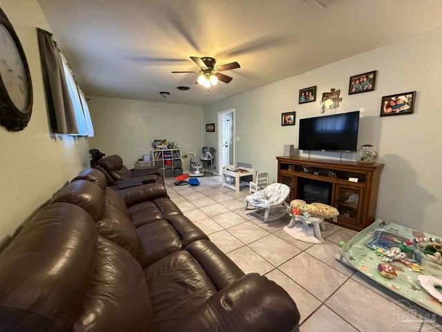 6480 Cypress St, Milton, FL 32570