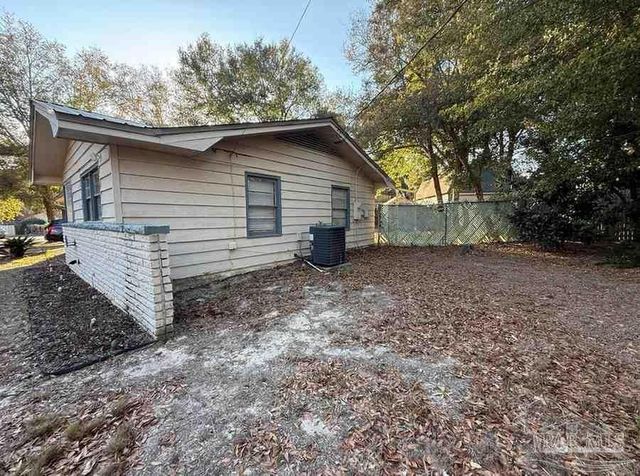 6480 Cypress St, Milton, FL 32570