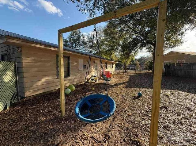 6480 Cypress St, Milton, FL 32570