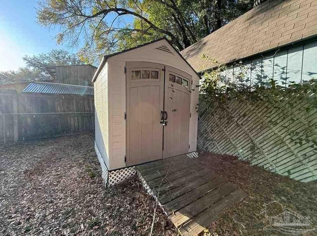 6480 Cypress St, Milton, FL 32570