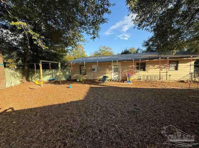 6480 Cypress St, Milton, FL 32570