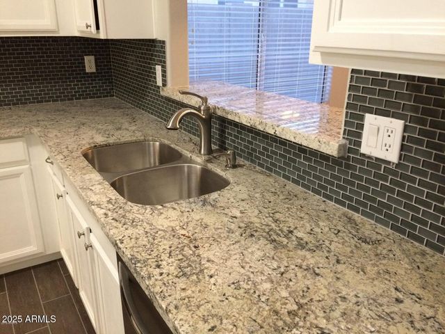 2240 E AIRE LIBRE Avenue, Phoenix, AZ 85022