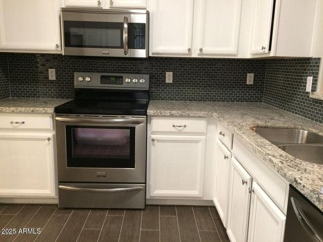 2240 E AIRE LIBRE Avenue, Phoenix, AZ 85022