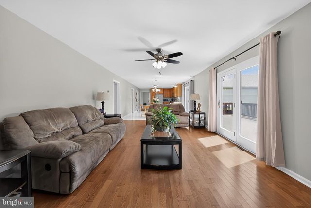 8 SWEETBRIAR CT, Mullica Hill, NJ 08062