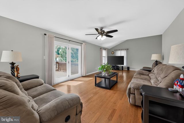 8 SWEETBRIAR CT, Mullica Hill, NJ 08062