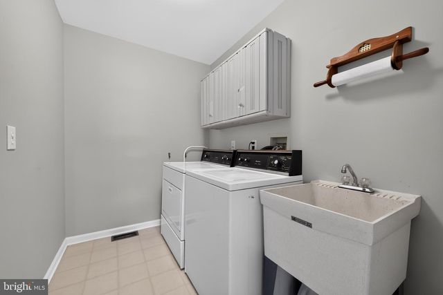 8 SWEETBRIAR CT, Mullica Hill, NJ 08062