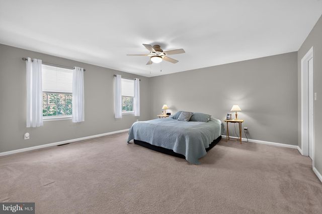 8 SWEETBRIAR CT, Mullica Hill, NJ 08062