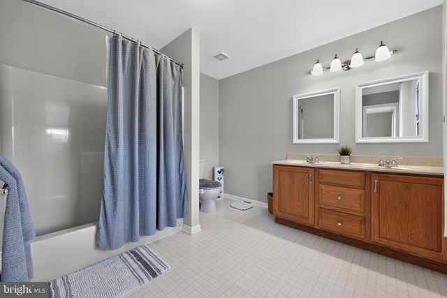 8 SWEETBRIAR CT, Mullica Hill, NJ 08062