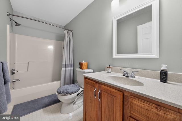 8 SWEETBRIAR CT, Mullica Hill, NJ 08062