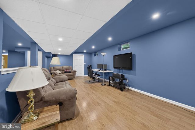 8 SWEETBRIAR CT, Mullica Hill, NJ 08062