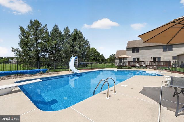 8 SWEETBRIAR CT, Mullica Hill, NJ 08062