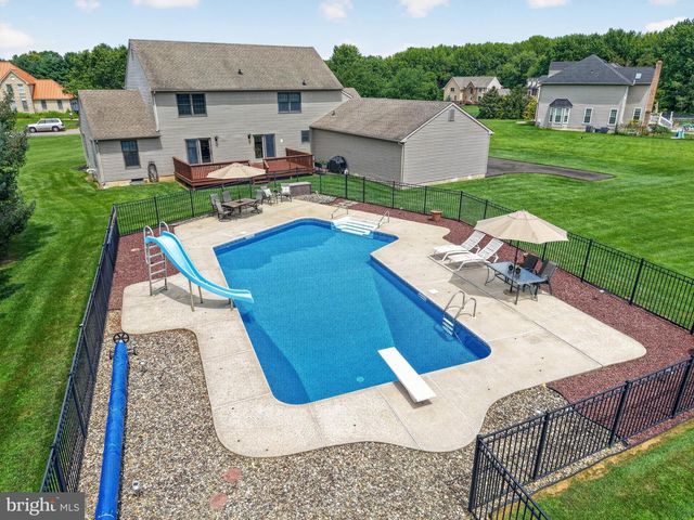 8 SWEETBRIAR CT, Mullica Hill, NJ 08062