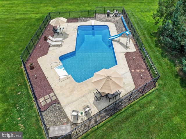 8 SWEETBRIAR CT, Mullica Hill, NJ 08062