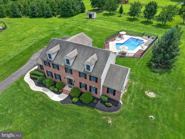 8 SWEETBRIAR CT, Mullica Hill, NJ 08062