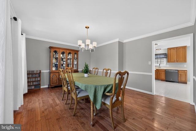 8 SWEETBRIAR CT, Mullica Hill, NJ 08062