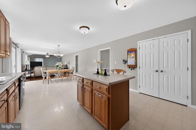 8 SWEETBRIAR CT, Mullica Hill, NJ 08062