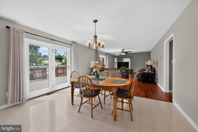 8 SWEETBRIAR CT, Mullica Hill, NJ 08062