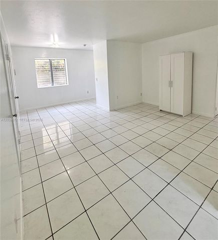 31 Navarre Avenue 9, Coral Gables, FL 33134