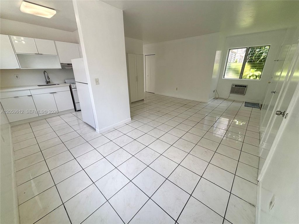 31 Navarre Avenue 9, Coral Gables, FL 33134