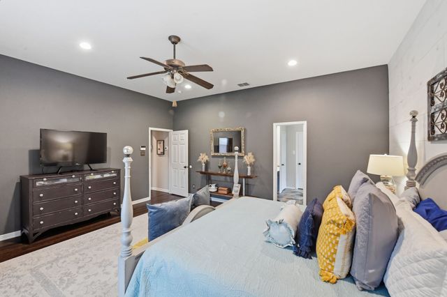 205 Benton Drive, Roanoke, TX 76262