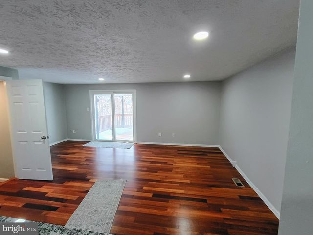 7445 ASPENPARK RD, Lorton, VA 22079