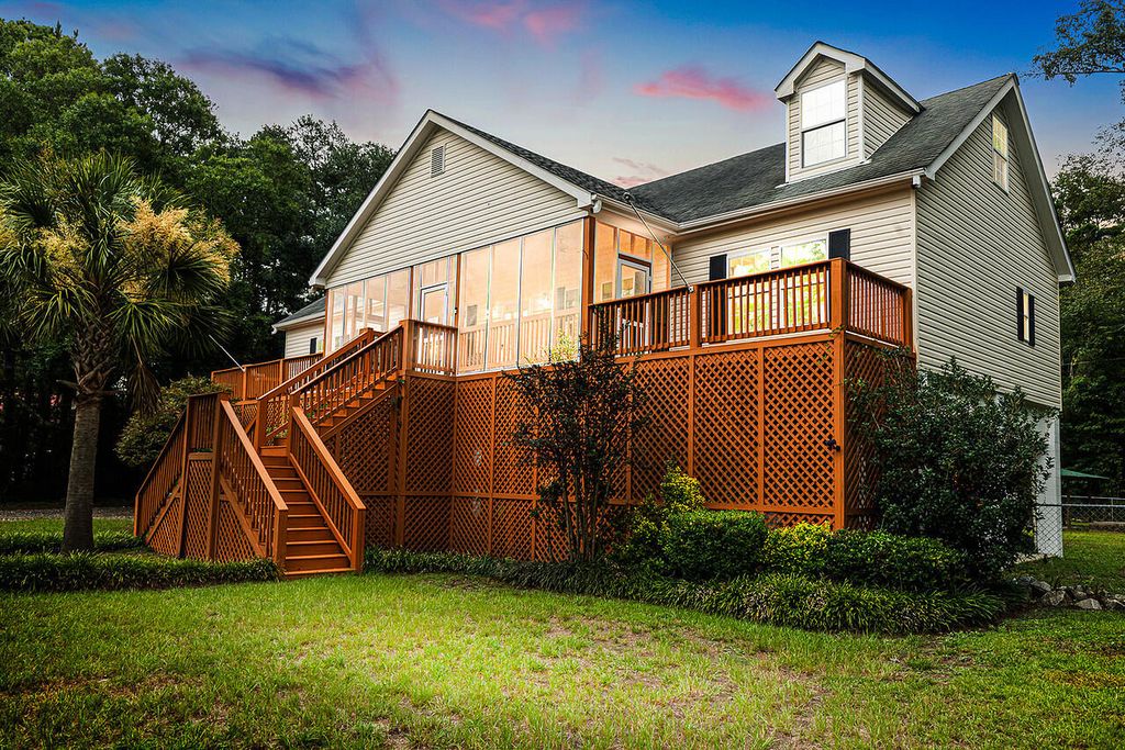 Image 1 of property listing at 197 Hideaway Lane, Ridgeville, SC 29472