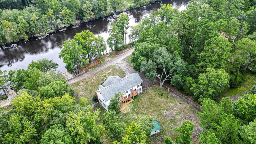 Image 100 of property listing at 197 Hideaway Lane, Ridgeville, SC 29472