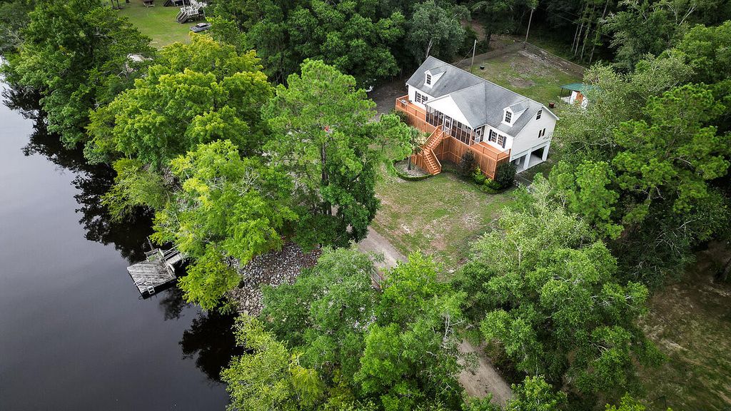 Image 4 of property listing at 197 Hideaway Lane, Ridgeville, SC 29472