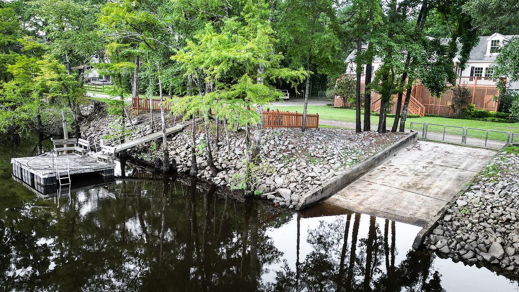 Image 5 of property listing at 197 Hideaway Lane, Ridgeville, SC 29472