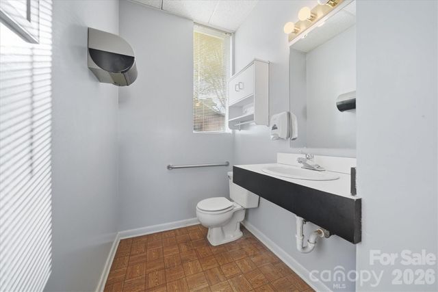 729 1st Avenue SW, Hickory, NC 28602