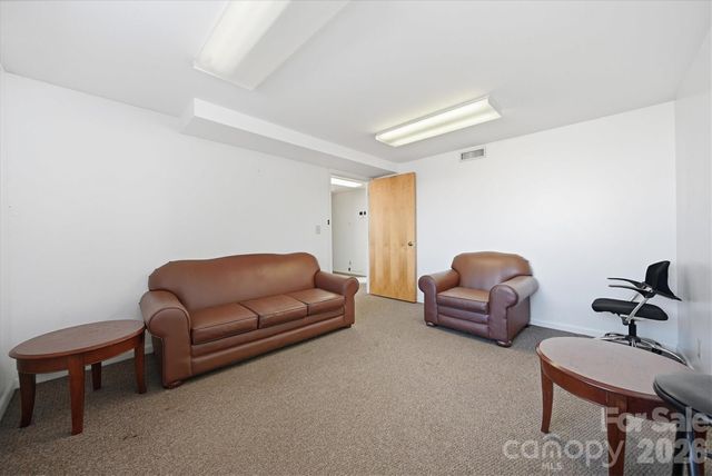 729 1st Avenue SW, Hickory, NC 28602